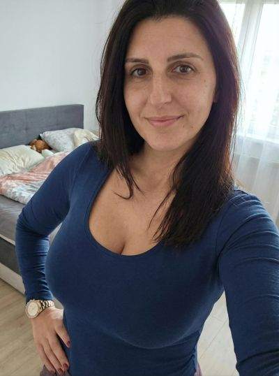 femme chaude - Vaulx-en-Velin - Je suis BBW, je suis coquine, et Vaulx-en-Velin me suffit pour trouver mon homme