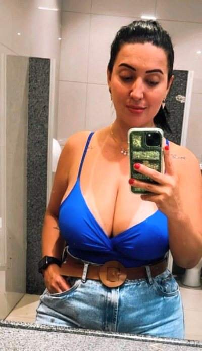 femme chaude - Mérignac - Voisine à Mérignac qui épie par la fenêtre, tu viens?