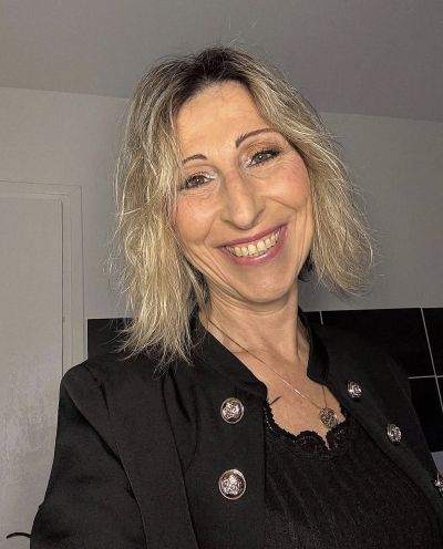 femme chaude - Créteil - Ses mains de kiné qui massent bien plus que les contractures à Créteil