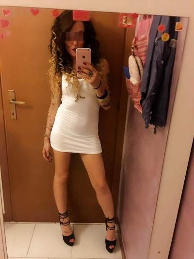 femme chaude - Créteil - À Créteil, assistante qui assume ses envies sans détour avec un homme