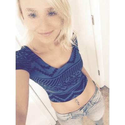 femme chaude - Poitiers - À Poitiers, je suis cette femme très chaude qui attend un vrai mec pour vibrer