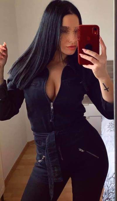 femme chaude - Besançon - Besançon : cette dominatrice te fait plier sous son contrôle