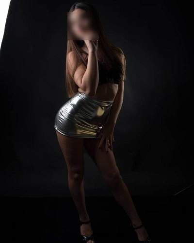 femme chaude - Cherbourg-en-Cotentin - Blouse blanche le jour, tchat hot femme la nuit : Elea cherche son débordement à Cherbourg